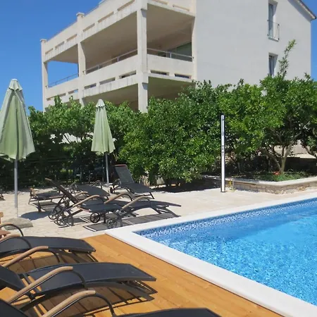 Zimmer F2 Апартаменти *